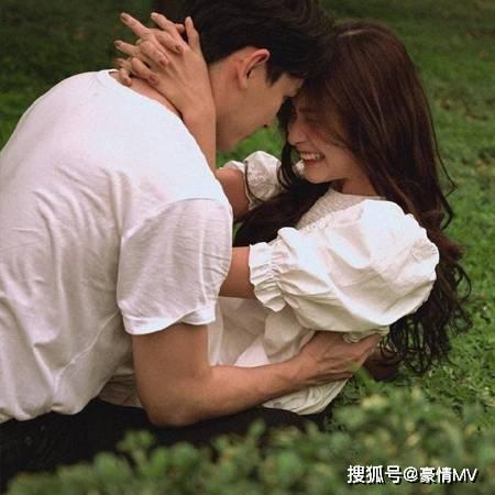 许嵩冯禧一起参加跨年晚会，“哥嫂cp”同台发糖，CP粉又开始活跃
